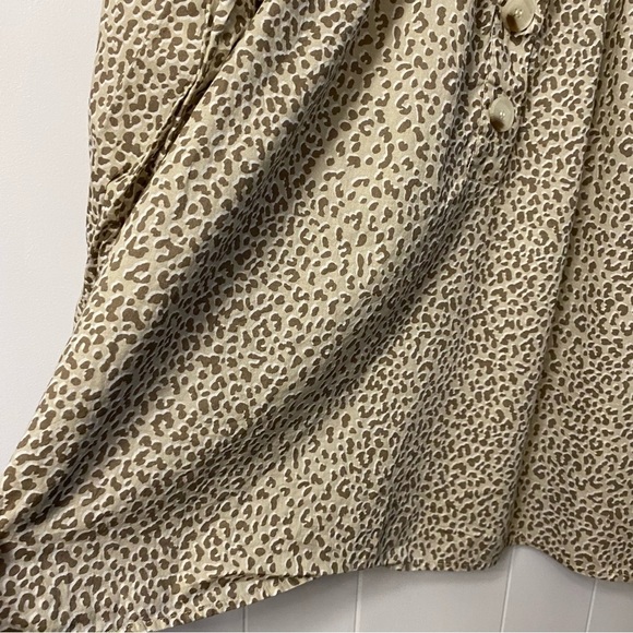 TUCKERNUCK Brannen Light Leopard Blouse Cotton Button Long Sleeve Print Pattern - Picture 9 of 15